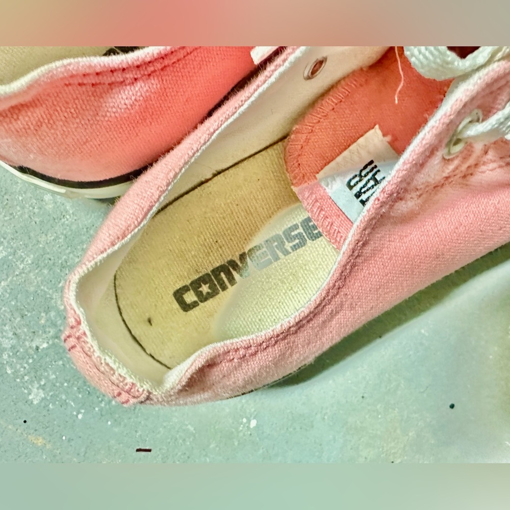 Women’s pink Converse size 8 - Picture 4 of 12